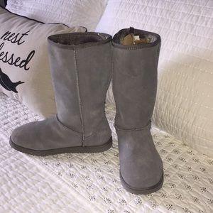 Gray Old navy fur  boots